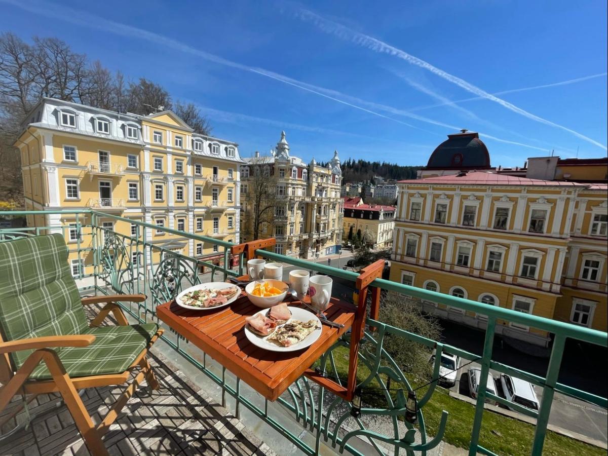 Balconies Above Colonnade Daire Mariánské Lázně Dış mekan fotoğraf