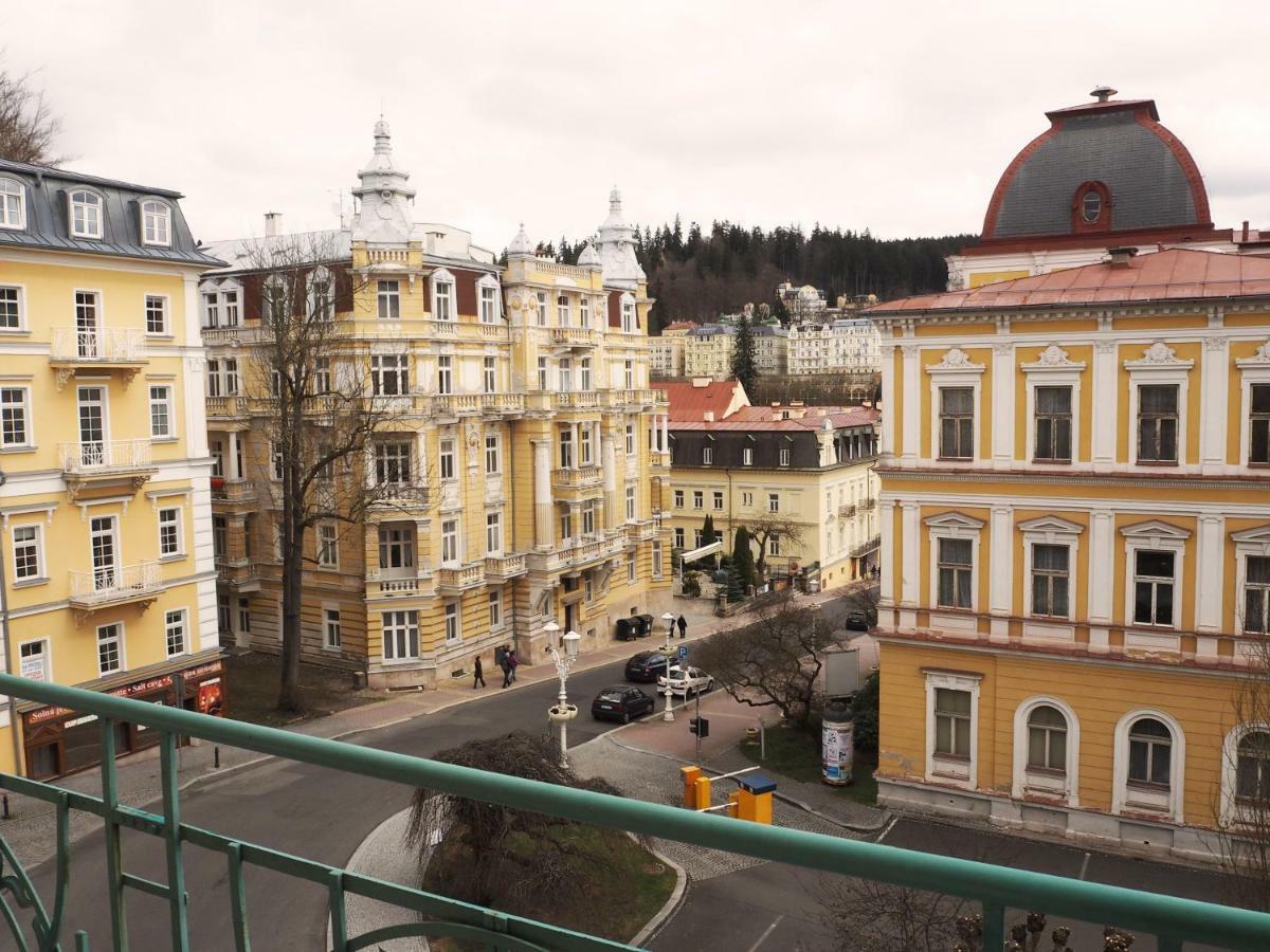 Balconies Above Colonnade Daire Mariánské Lázně Dış mekan fotoğraf